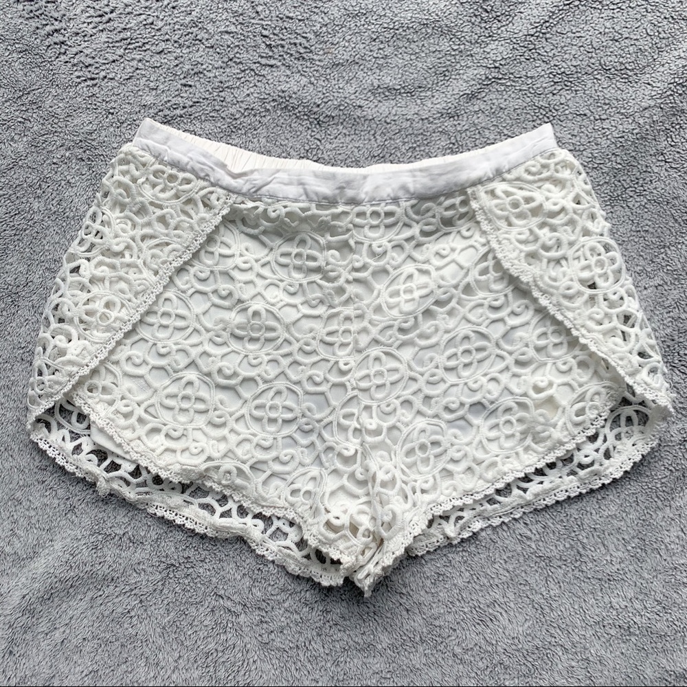 PRICE DROPPED🔻Lace White Shorts